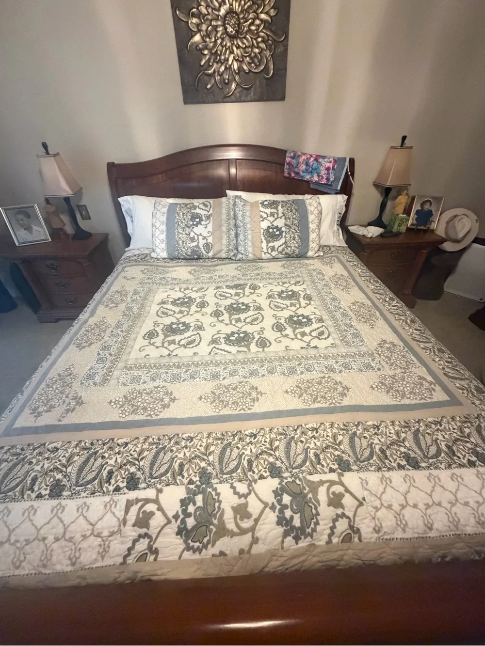 Classic Floral Quilted Bedspread in Cream and Gray - Unbranded